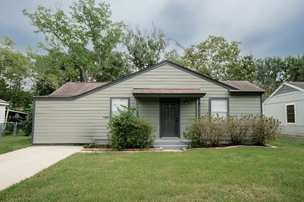 1308 N Rock Island Street, Angleton, TX 77515 - #1