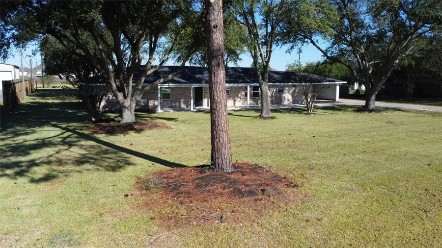11703 Cherry Point Drive, Monterey Belvieu, TX 77535 - Image #2