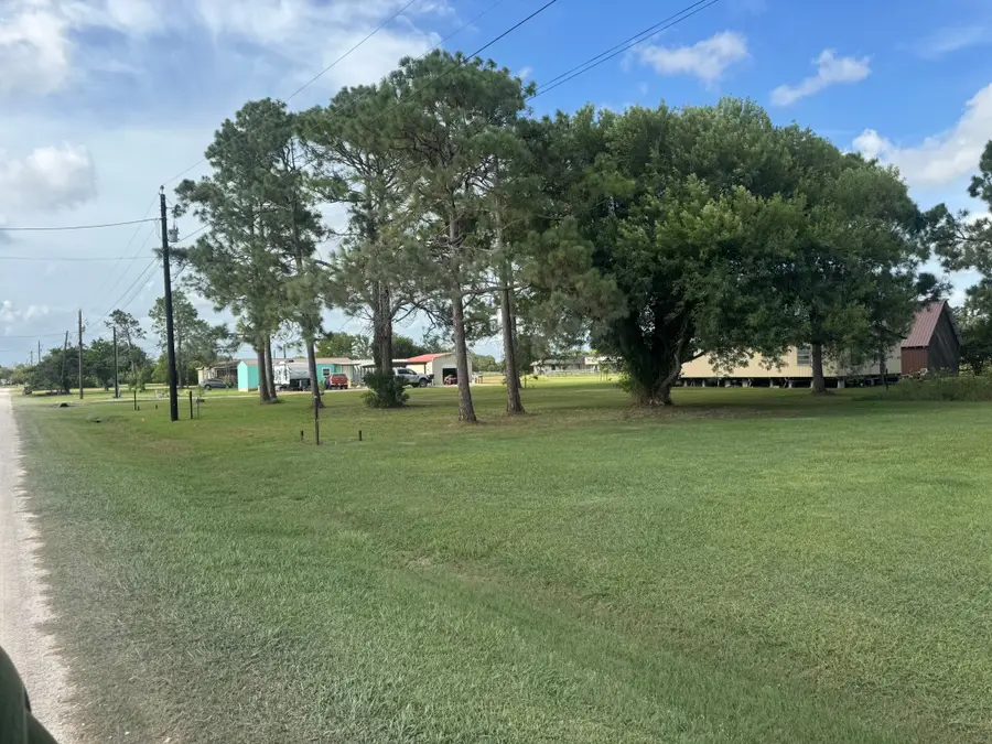 125 Tupelo S, Palacios, TX 77465 - Image #2