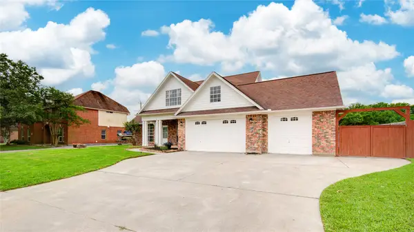 127 Indian Warrior Trail, Lake Jackson, TX 77566