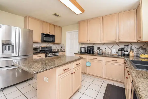 2235 Heatherwood Drive, Missouri City, TX 77489