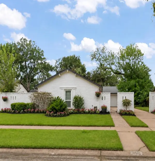 10611 Deerwood Road, Houston, TX 77042