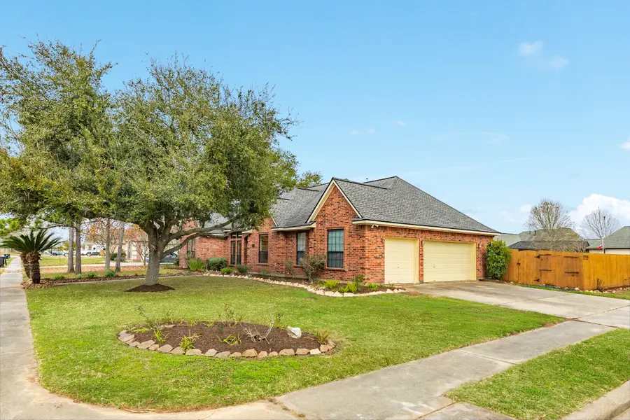 120 Mallard Drive, Clute, TX 77531 - #2