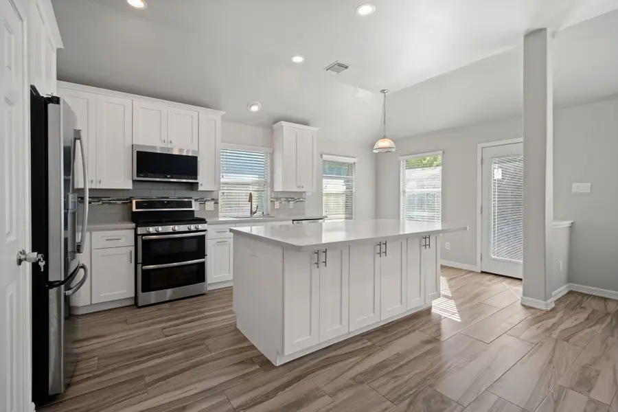 146 S Star Ridge Circle, The Woodlands, TX 77382 - Image #3