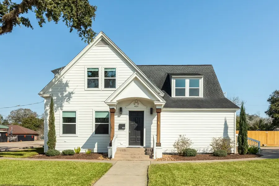 405 E Mulberry Street, Angleton, TX 77515 - #3