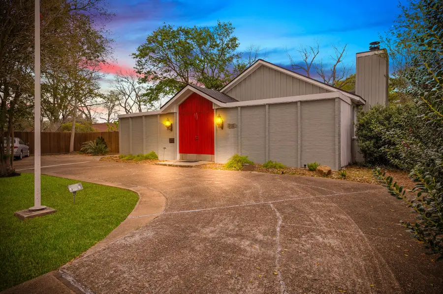 2111 N Galveston Avenue, Pearland, TX 77581 - #2