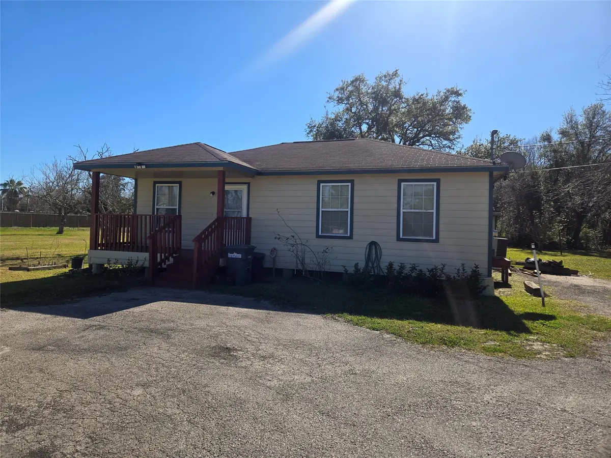 6205 Highway 6, Hitchcock, TX 77563 - #1