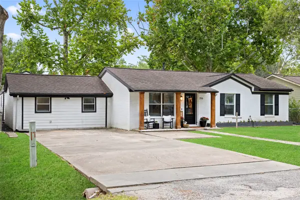 206 Edens Avenue, League City, TX 77573