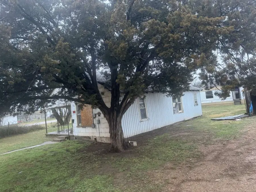 301 N Bois D Arc Street, Holliday, TX 76366 - Image #2