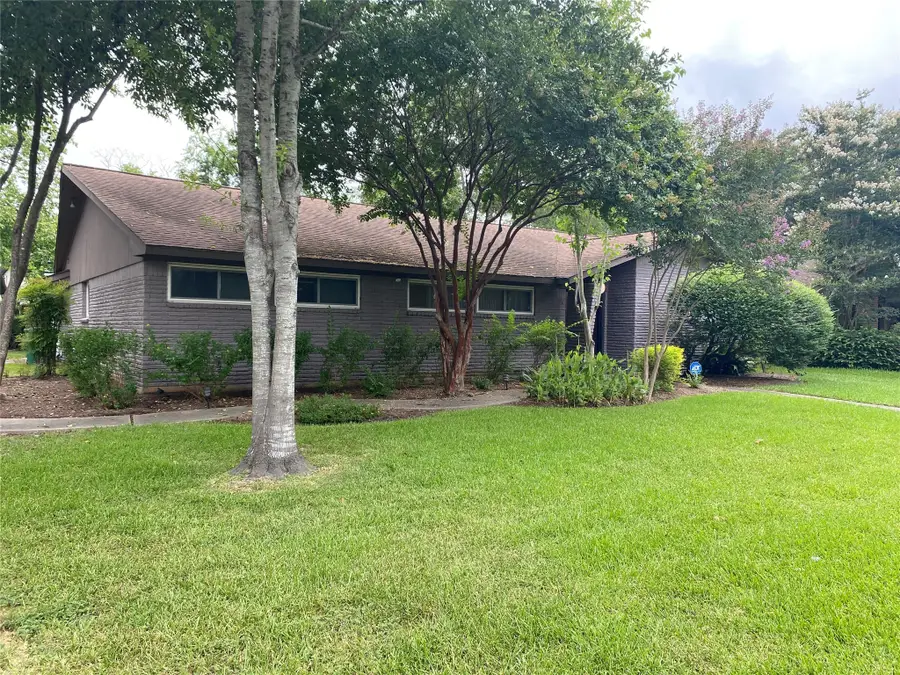 9614 Greenwillow Street, Houston, TX 77096 - Image #2