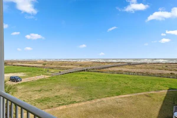 4141 Pointe West Drive #202, Galveston, TX 77554