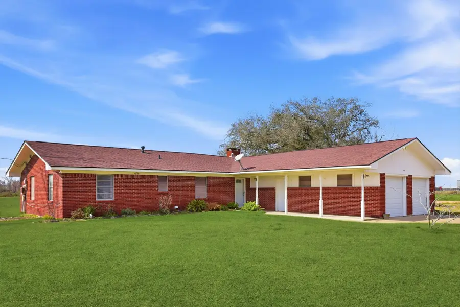 1839 W Henderson Rd, Angleton, TX 77515 - #3