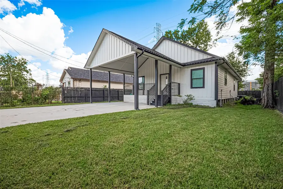 2015 Creston Drive, Houston, TX 77026 - Image #3