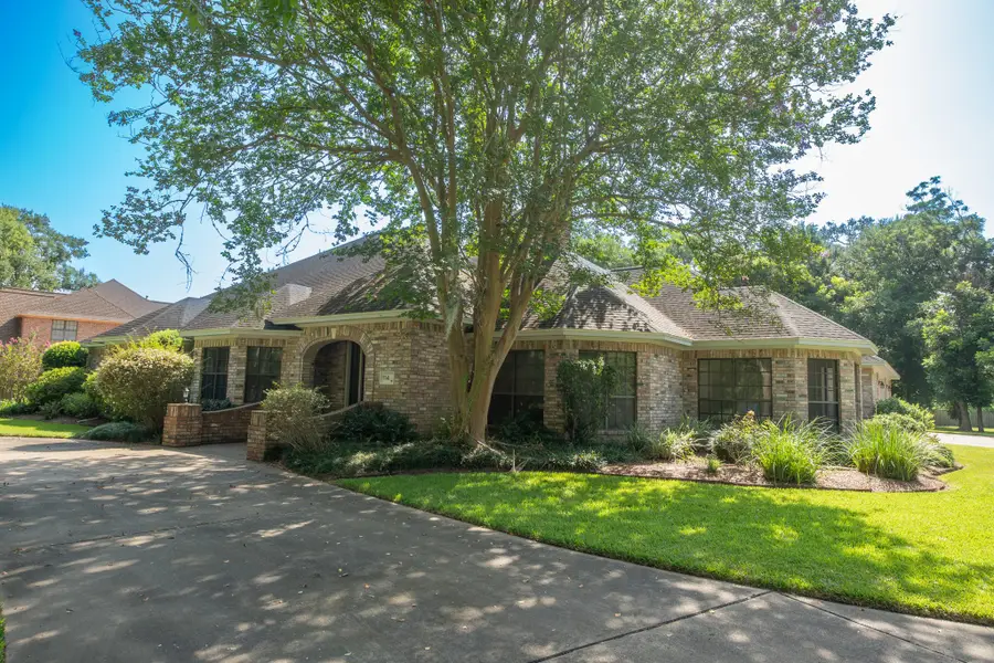 114 Rosewood Street, Lake Jackson, TX 77566 - #3