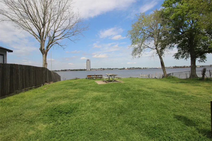 413 Lakeside Drive, League City, TX 77565 - Image #3