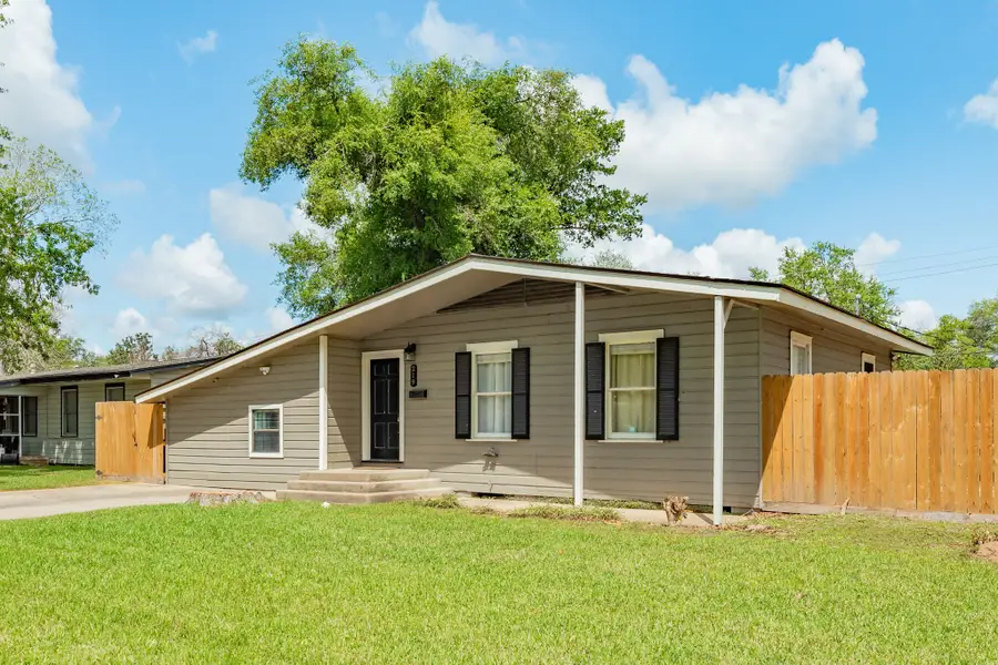 219 Camellia Street, Lake Jackson, TX 77566 - #2
