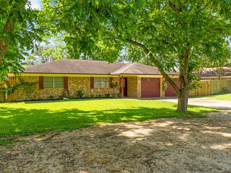 30 Live Oak St, Van Vleck, TX 77482 - #3