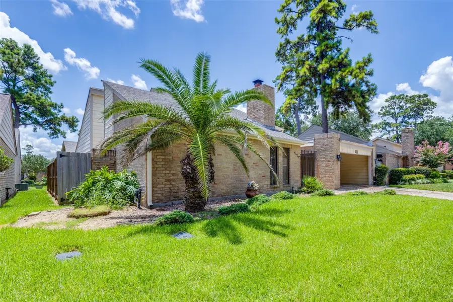 138 Old Bridge Lake, Houston, TX 77069 - Image #2