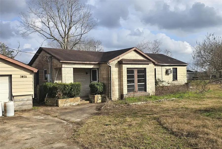 2025 Shanks Rd, Angleton, TX 77515 - Image #2
