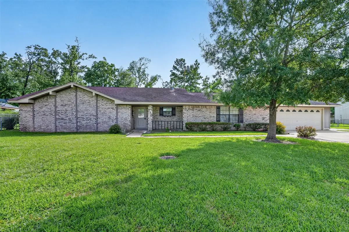 210 Woodhaven Street, Highlands, TX 77562 - #1