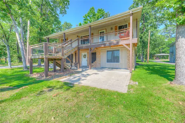 517 Lakeview Harbor, Onalaska, TX 77360