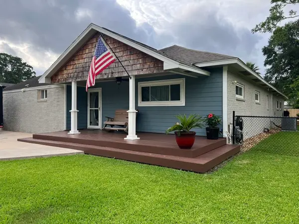 103 W Barrow Street, Dayton, TX 77535