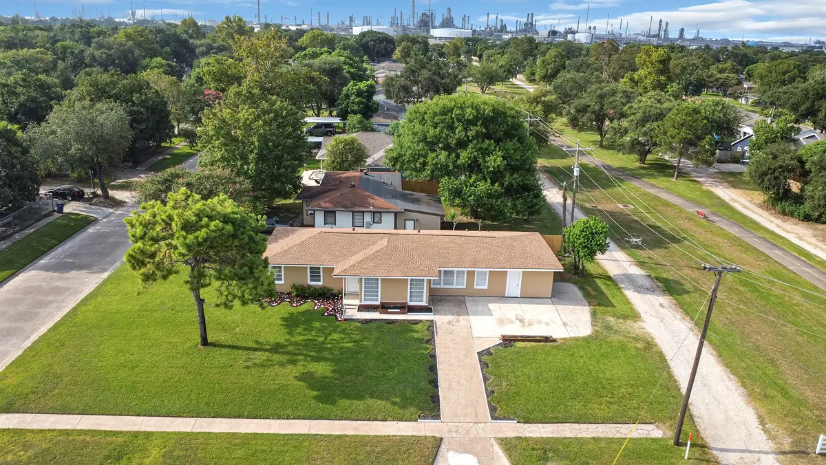 1603 5th Avenue N, Texas City, TX 77590 - Image #1