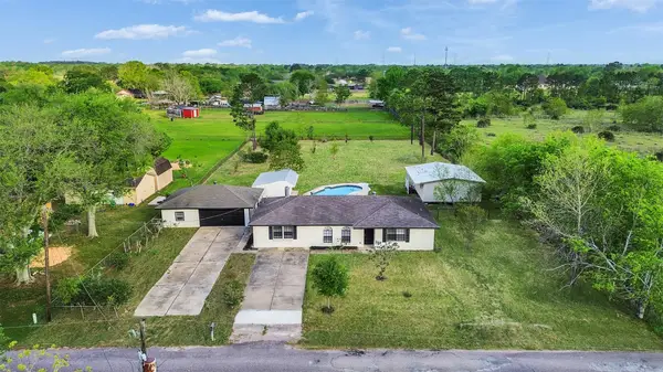 1905 County Road 235, Alvin, TX 77511