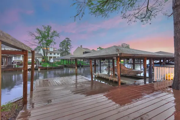 807 Paradise Lane, Montgomery, TX 77356