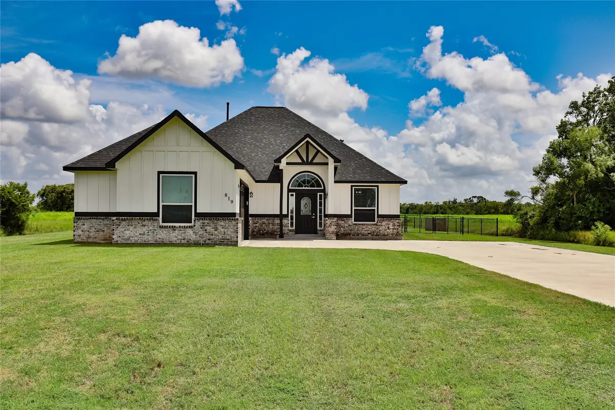 819 Buffalo Trail, Angleton, TX 77515 - #1