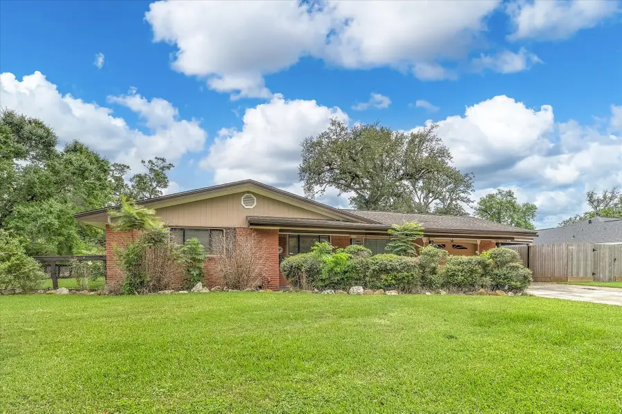 112 Persimmon Lane, Lake Jackson, TX 77566 - #2