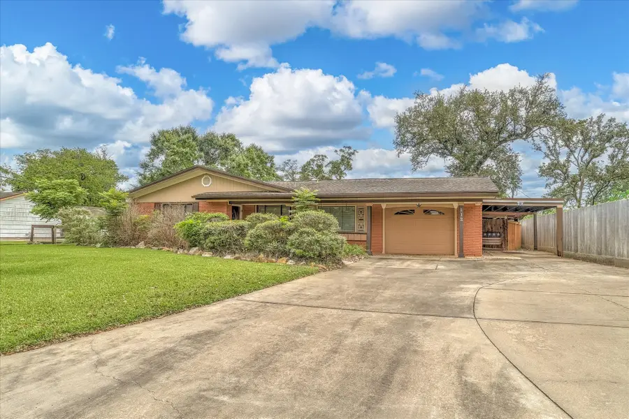 112 Persimmon Lane, Lake Jackson, TX 77566 - #3