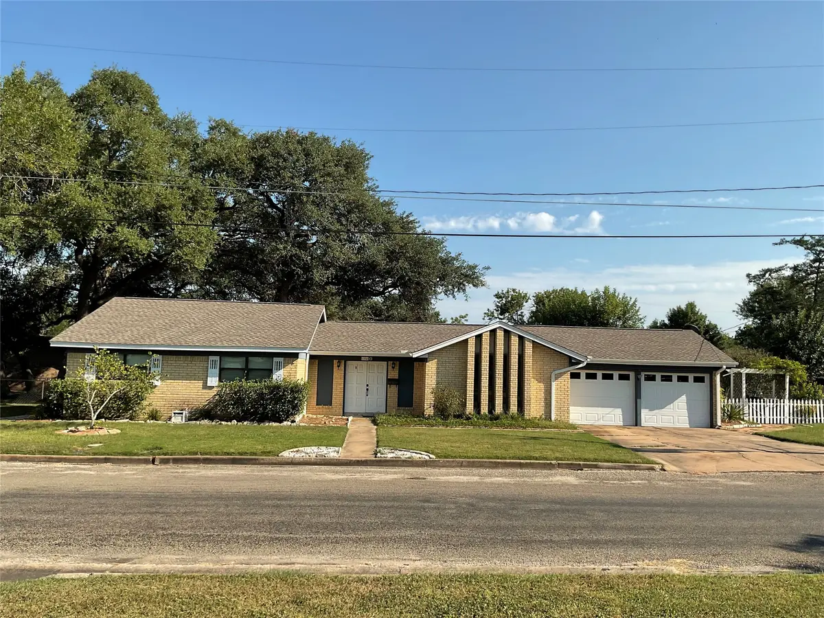 104 Hessler Drive, Hallettsville, TX 77964 - #1