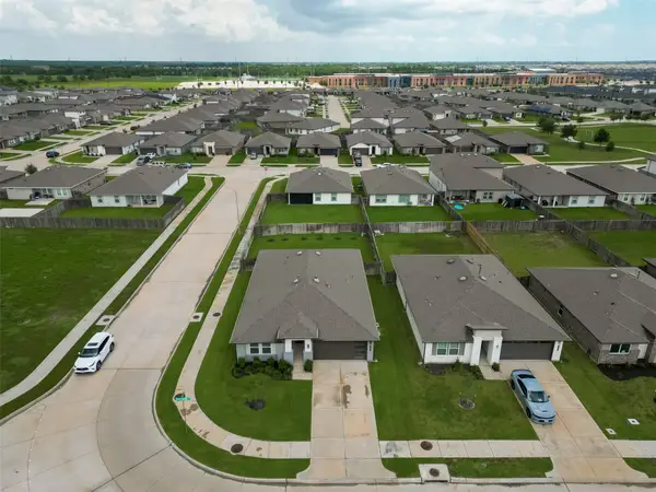 707 Silver Kettle Drive, Rosharon, TX 77583