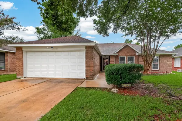2743 N Larkspur Circle, Pearland, TX 77584