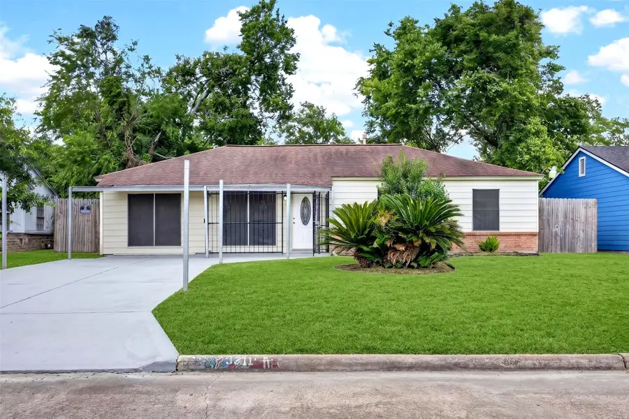 9211 Clearway Drive, Houston, TX 77033 - #2