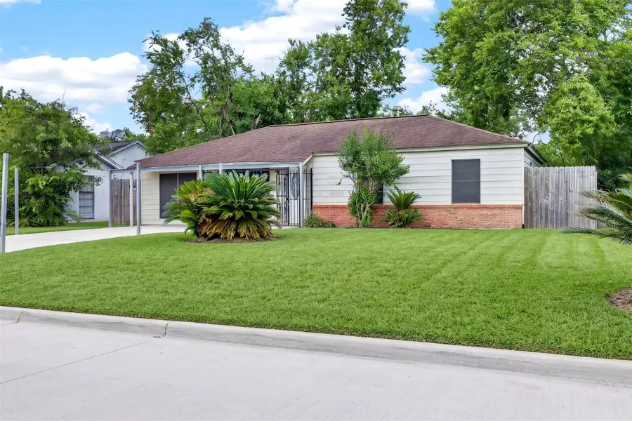 9211 Clearway Drive, Houston, TX 77033 - #3