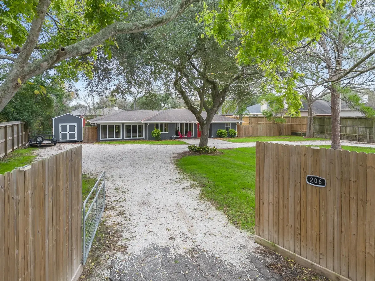 206 Texas Avenue, League City, TX 77573 - Image #1