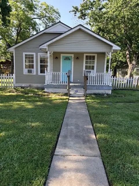732 4th Street, Sealy, TX 77474