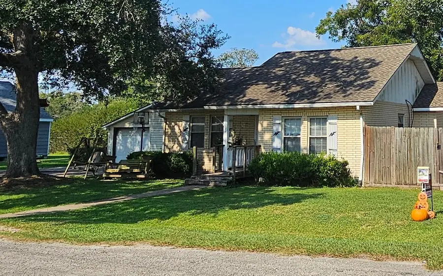 502 N Holly Street, Sweeny, TX 77480 - Image #3
