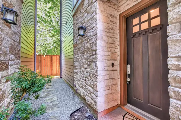 816 Yale Street #C, Houston, TX 77007