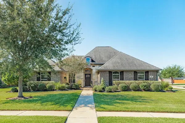 101 Rock Rose Lane, Lake Jackson, TX 77566
