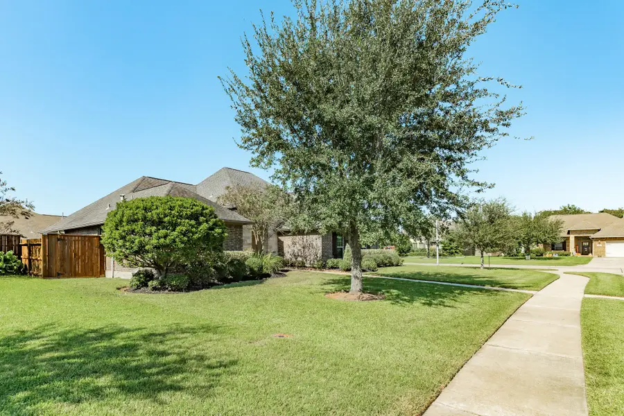 101 Rock Rose Lane, Lake Jackson, TX 77566 - #2