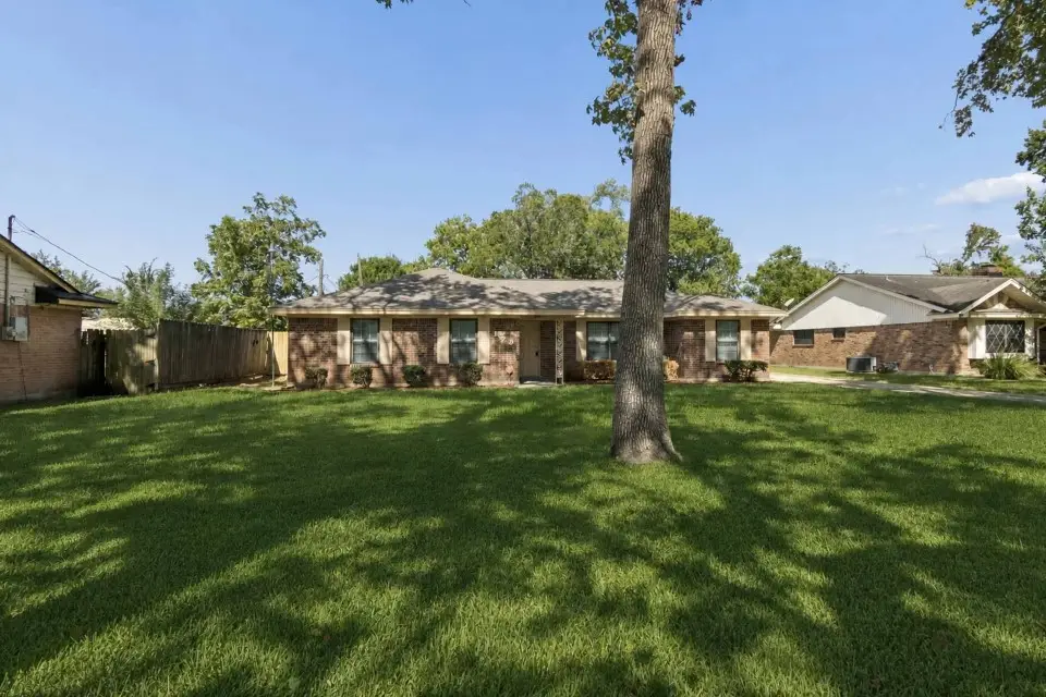 123 Lone Oak Drive, Highlands, TX 77562 - #1