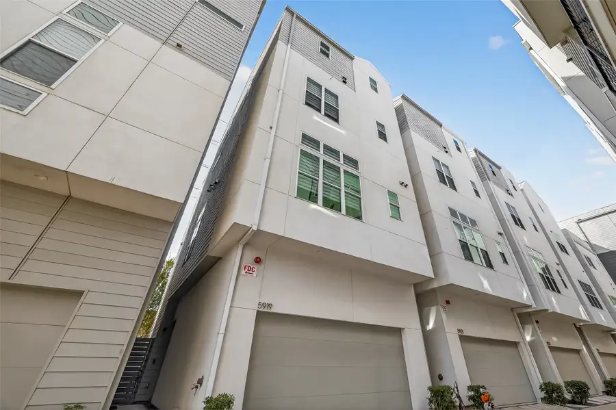 5919 E Post Oak Lane, Houston, TX 77055 - Image #2