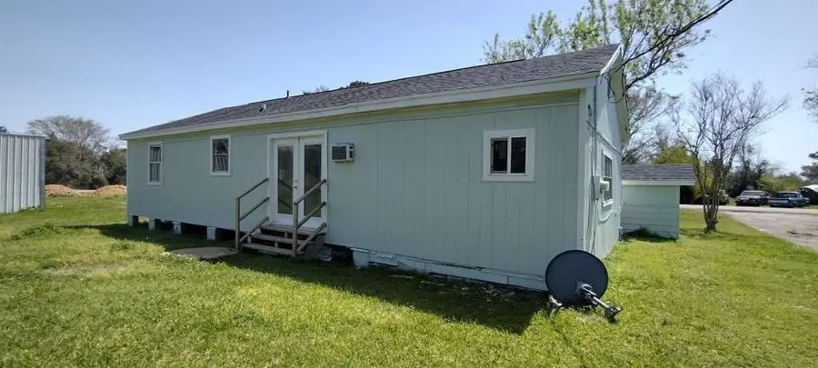 122 S Circle Drive, Liverpool, TX 77577 - Image #2