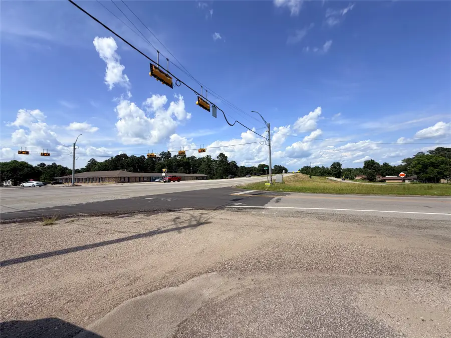 915 E Gibson Street, Jasper, TX 75951 - #3