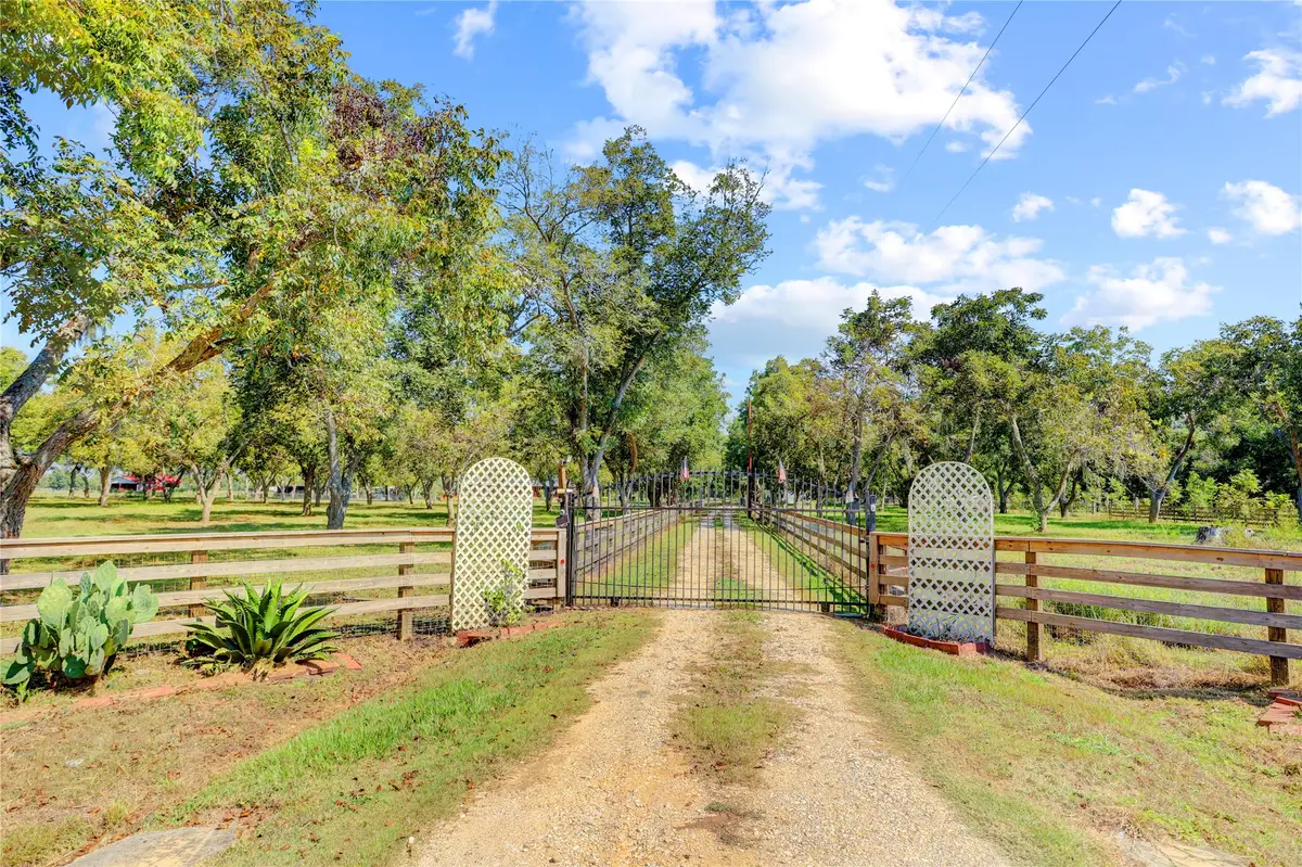 11935 County Road 160, Boling, TX 77420 - Image #1