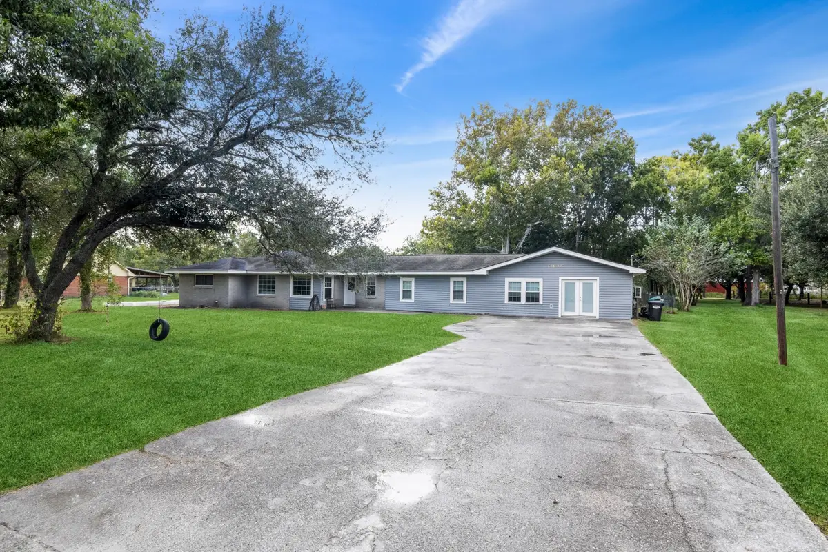 12802 Manor Drive, Brookside Village, TX 77581 - Image #1