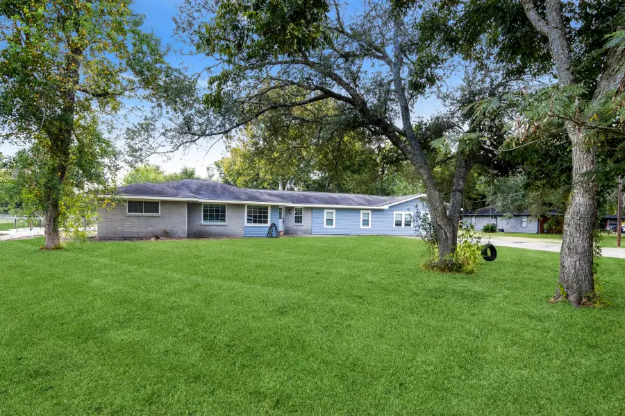 12802 Manor Drive, Brookside Village, TX 77581 - Image #3